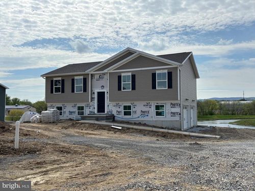 147 Meadowcreek Dr N, CHAMBERSBURG, PA, 17202 | Card Image