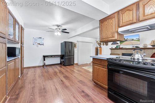 22019 Hanover Ct, Woodhaven, MI, 48183-3737 | Card Image