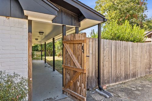 1700 Laurel Lake Dr, Waco, TX, 76710-2828 | Card Image