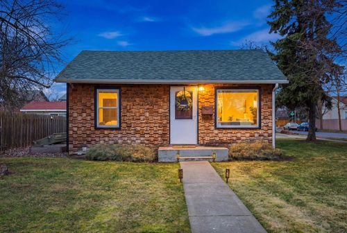 3927 E 26th Ave, Spokane, WA, 99223-5617 | Card Image