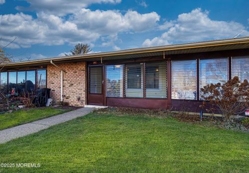 17 Sterling St, Manchester, NJ, 08759-5500 | Card Image