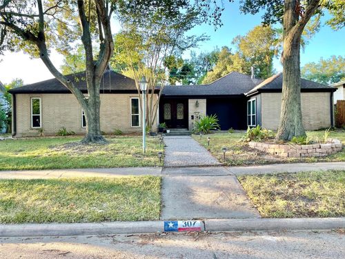 307 Whitecap Dr, El Lago, TX, 77586-5814 | Card Image