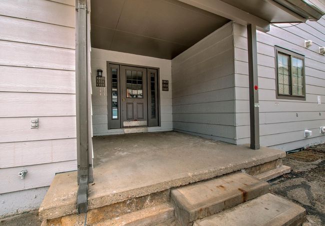 Front Door Area | Image 31