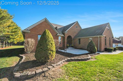 62704 Schoenherr Rd, Washington Township, MI, 48094-1729 | Card Image