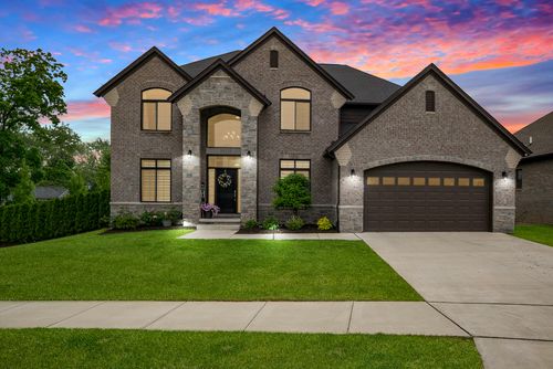 55135 Hanford Court, Shelby Charter Township, MI, 48316 | Card Image
