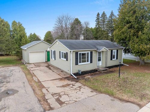 1705 30th Avenue, Menominee, MI, 49858 | Card Image