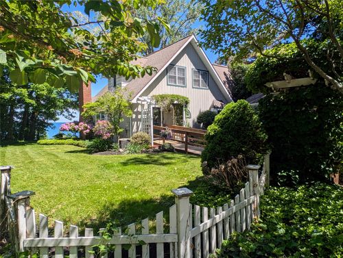 17 East Dr, Erie, PA, 16511-1609 | Card Image