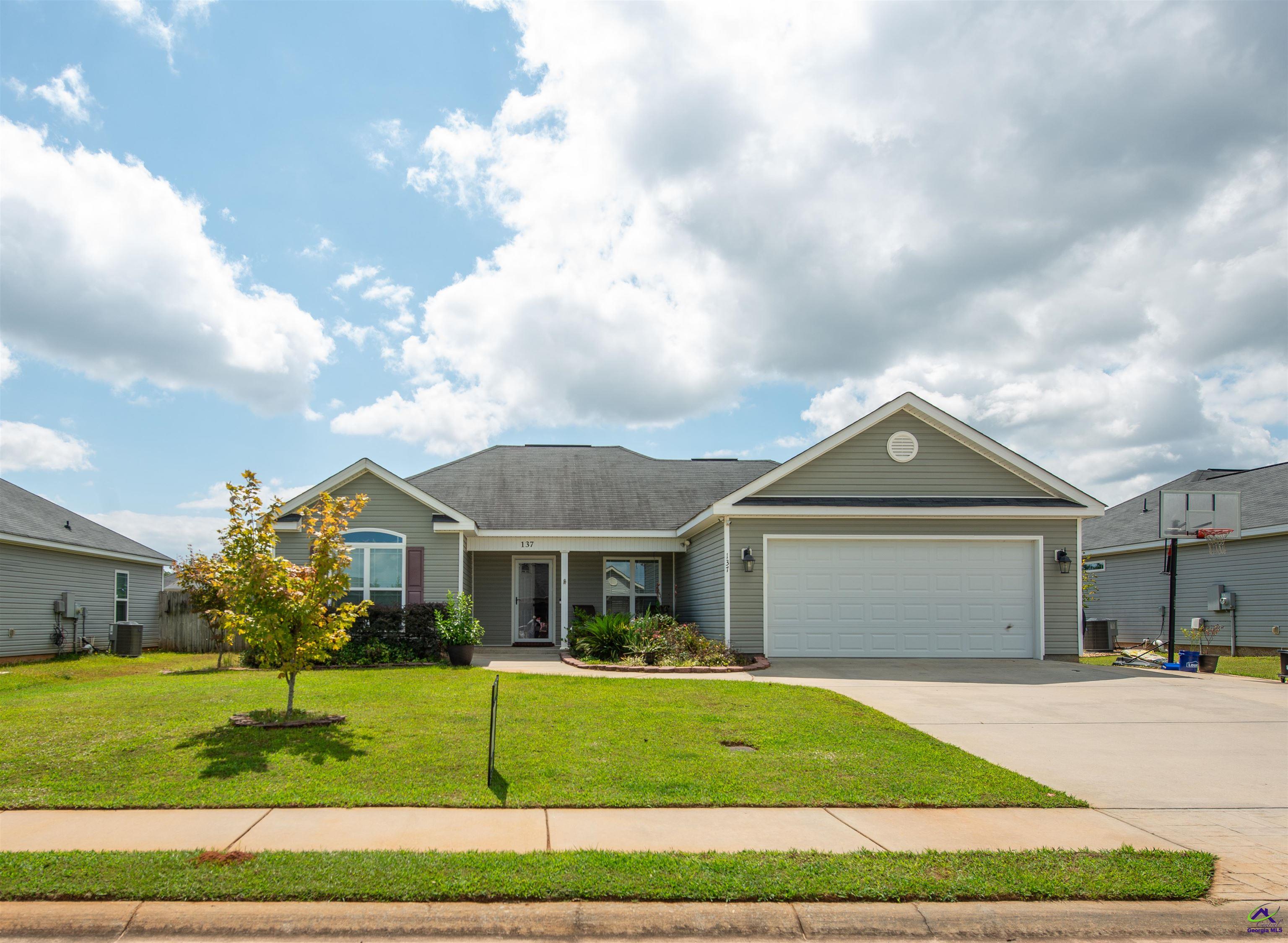 Raymond Cir, Warner Robins, GA 31088