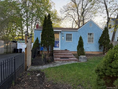 32 Dewey St, Port Jefferson Station, NY, 11776-1422 | Card Image