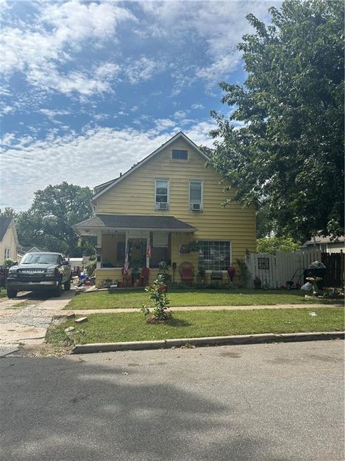 911 Pottawatomie St, Leavenworth, KS, 66048-1834 | Card Image