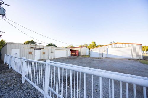 210 N Pine St, Ponca City, OK, 74601-4246 | Card Image