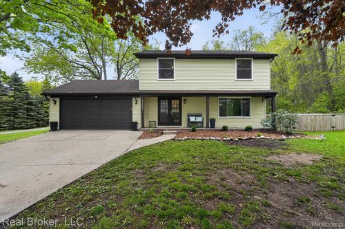 3885 Morgan Rd, Lake Orion, MI, 48359-1914 | Card Image