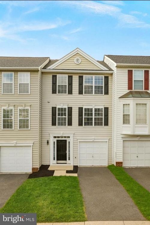 17363 Avion Sq, ROUND HILL, VA, 20141-2492 | Card Image
