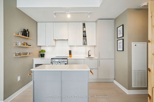 4004-3900 Confederation Pky, Mississauga, ON, L5B0M3 | Card Image