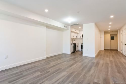 3-45 S Greeley Ave, Chappaqua, NY, 10514-3339 | Card Image