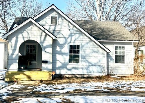 804 E 16th St, Ada, OK, 74820-6828 | Card Image