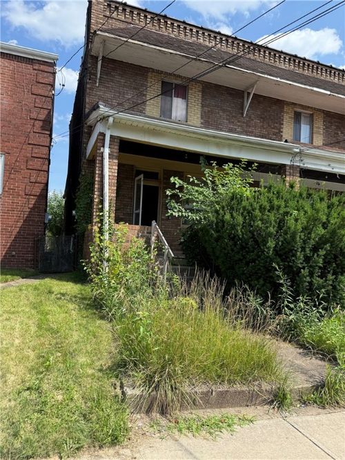 7514 Roslyn St, Swissvale, PA, 15218-2519 | Card Image