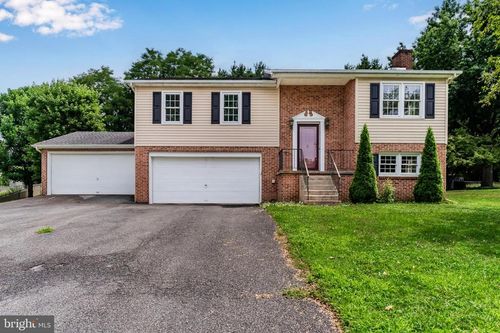 2210 Douglas Drive, CARLISLE, PA, 17013 | Card Image