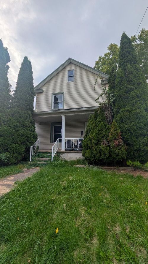 1104 Agnew St, New Castle, PA, 16101-4704 | Card Image