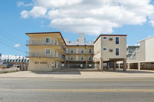 304-320 E Wildwood Ave, Wildwood, NJ, 08260-4840 | Card Image
