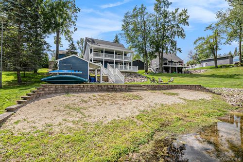 2011 S Ogemaw Trl, West Branch, MI, 48661-9067 | Card Image