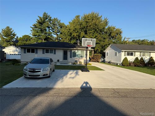 2375 Marwood Dr, Waterford, MI, 48328-1634 | Card Image