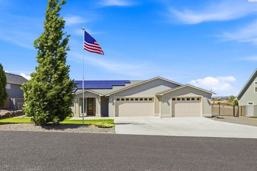 83104 E Wallowa Rd, Kennewick, WA, 99338 | Card Image