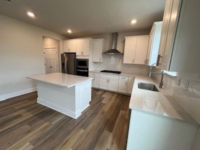 gourmet kitchen | Image 6