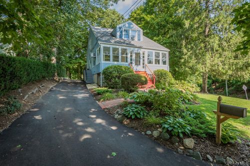 3 Jarvis Ct, Huntington, NY, 11743-2820 | Card Image