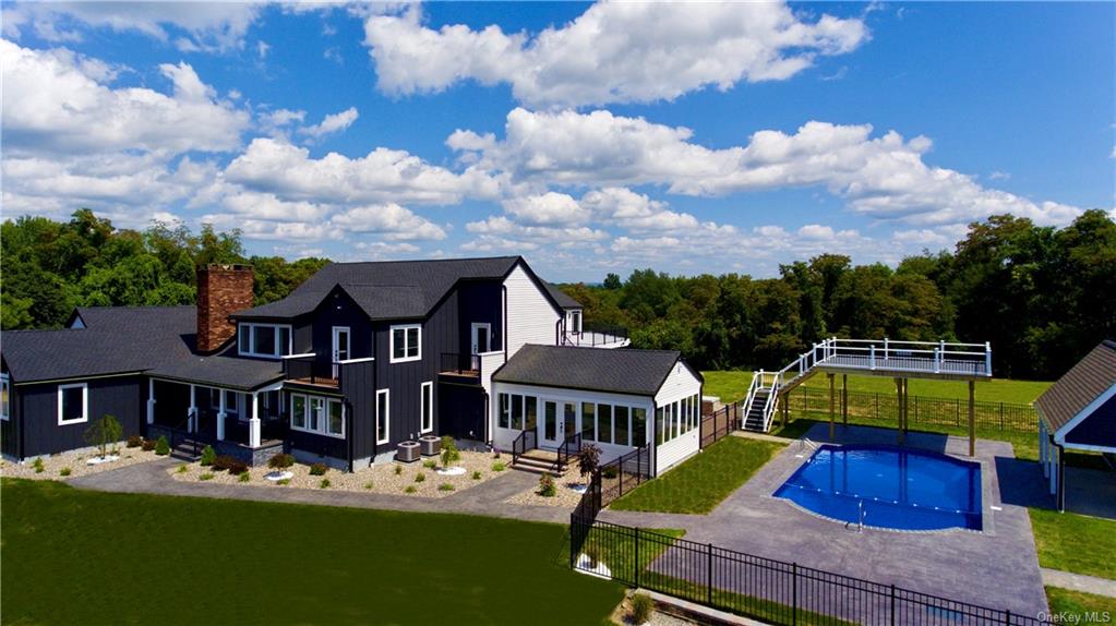 Quaker Ln, Hyde Park, NY 12538