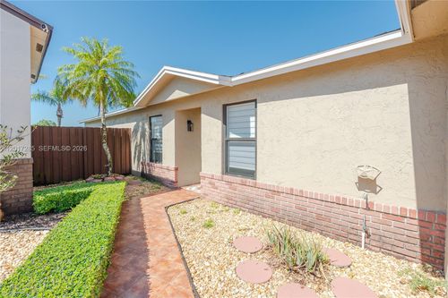 8340 Nw 193rd Ln, Hialeah, FL, 33015-5315 | Card Image