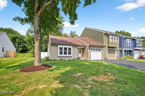 24 Lexington Dr, Clifton Park, NY, 12065-7520 | Card Image