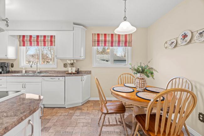 60 James St N, House other with 3 bedrooms, 2 bathrooms and 2 parking in Forest ON | Image 12