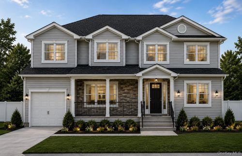 8 State Avenue, Babylon, NY, 11798 | Card Image