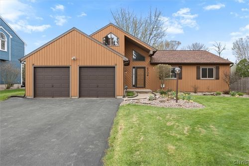 6304 Hardwood Ln, Cicero, NY, 13039-8898 | Card Image