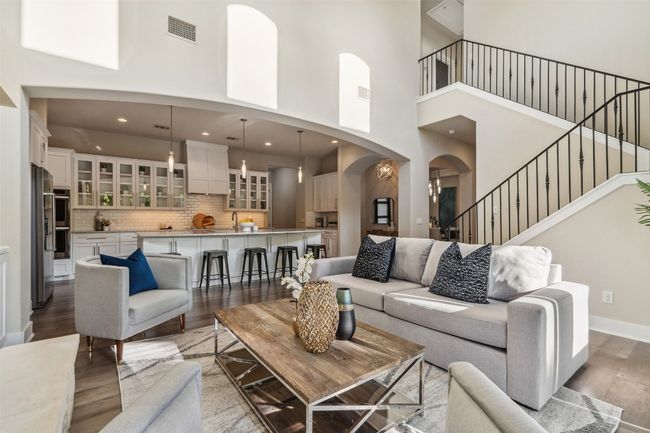 511 Hurst Creek Rd, House other with 5 bedrooms, 4 bathrooms and 6 parking in Lakeway TX | Image 6