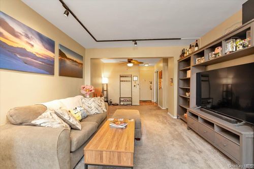 4f-80-35 Springfield Blvd, Queens Village, NY, 11427-1213 | Card Image