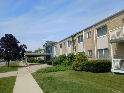 apt-118-7350 N Inkster Rd, Dearborn Heights, MI, 48127-1631 | Card Image