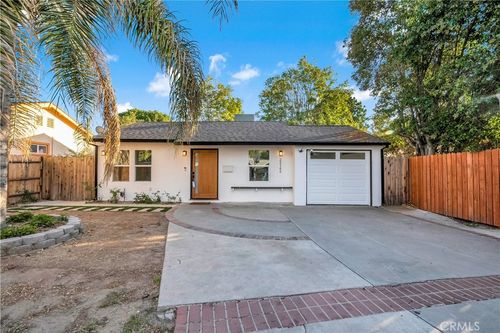 22142 Wyandotte St, Canoga Park, CA, 91303-1120 | Card Image