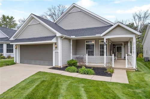 10490 W Ravine View Ct, North Royalton, OH, 44133-6075 | Card Image