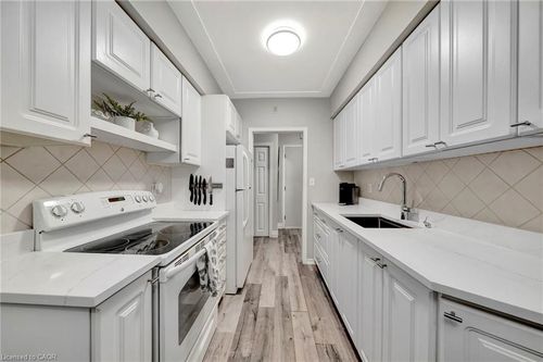 307-11 Woodman Dr S, Hamilton, ON, L8K4E3 | Card Image