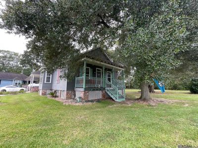 905 N River Road Drive, House other with 2 bedrooms, 2 bathrooms and null parking in Denham Springs LA | Image 2