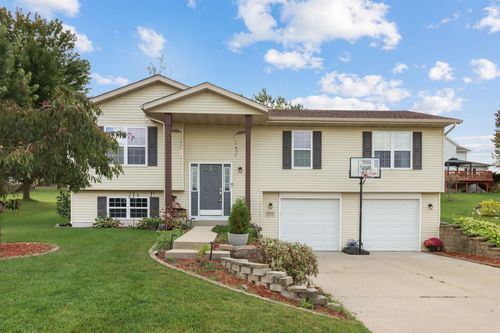 433 S Creek Dr, Elkhorn, WI, 53121-4399 | Card Image