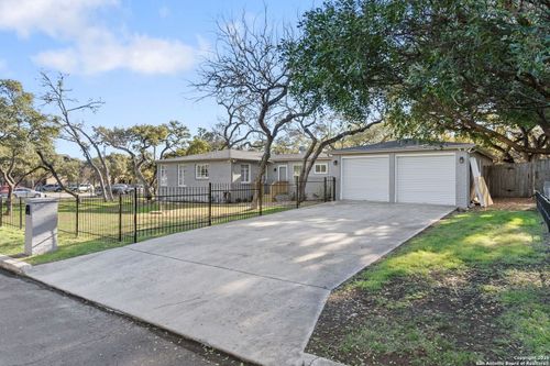 6905 West Ave, Castle Hills, TX, 78213-1821 | Card Image