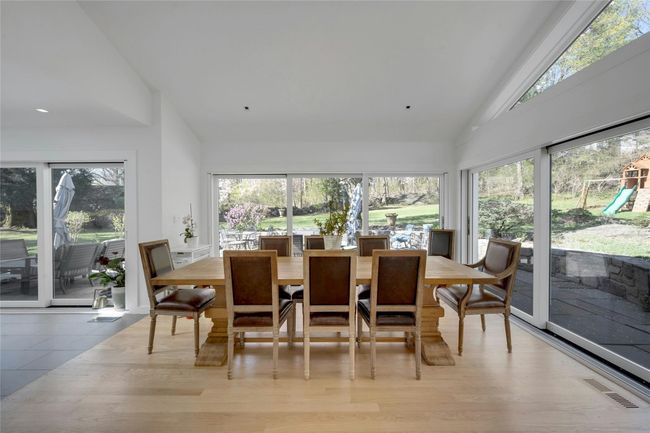Windows and sliders allow great flow from inside to out | Image 4