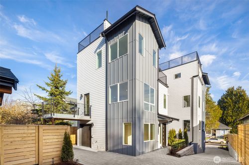 1111 B 26th Ave, Seattle, WA, 98122 | Card Image
