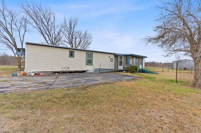 20601 Cameron Rd, House other with 3 bedrooms, 2 bathrooms and 4 parking in Coupland TX | Image 5