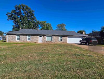 1403 Fords Way, House other with 3 bedrooms, 2 bathrooms and null parking in Muscle Shoals AL | Image 1