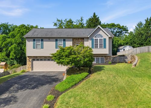 1611 Bush Farm Dr, Vinton, VA, 24179-5101 | Card Image