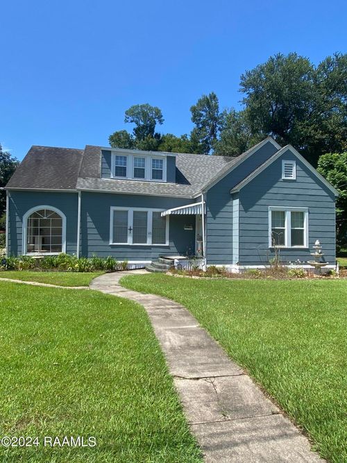 112 W Magnolia St, Ville Platte, LA, 70586-4554 | Card Image